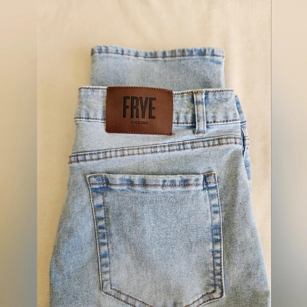 Frye Cropped High-Rise Denim Jeans In Stevie Wash Sz 12 - Picture 1 of 11